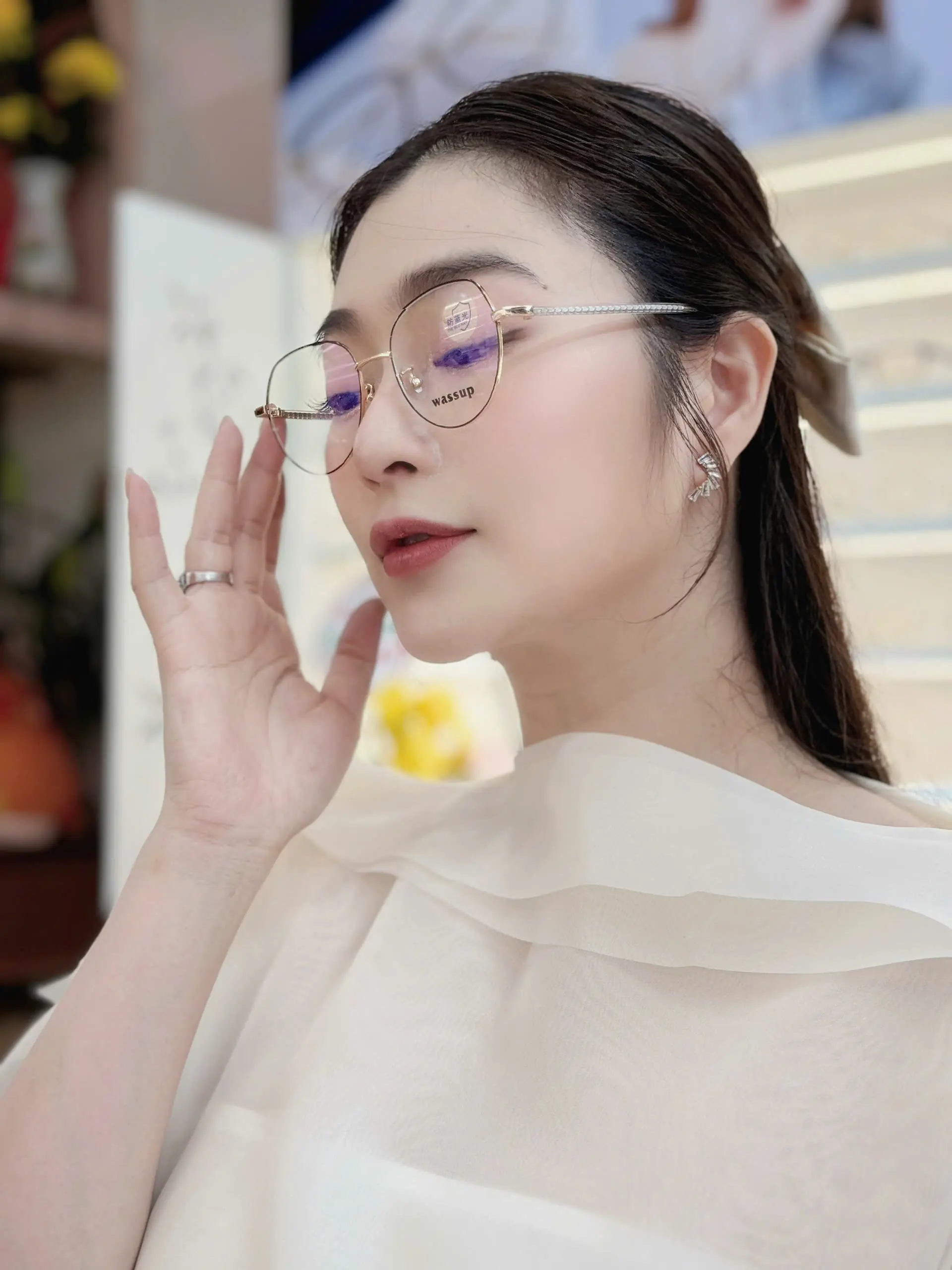 Mắt kính Asin